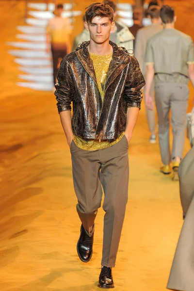 Look 11